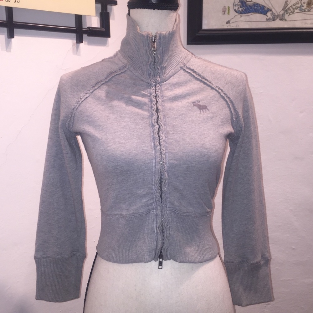 Abercrombie & Fitch gray sweatshirt